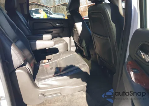 2013 Chevrolet Suburban 1500 Ltz z USA, uszkodzony, nr VIN 1GNSKKE79DR238636